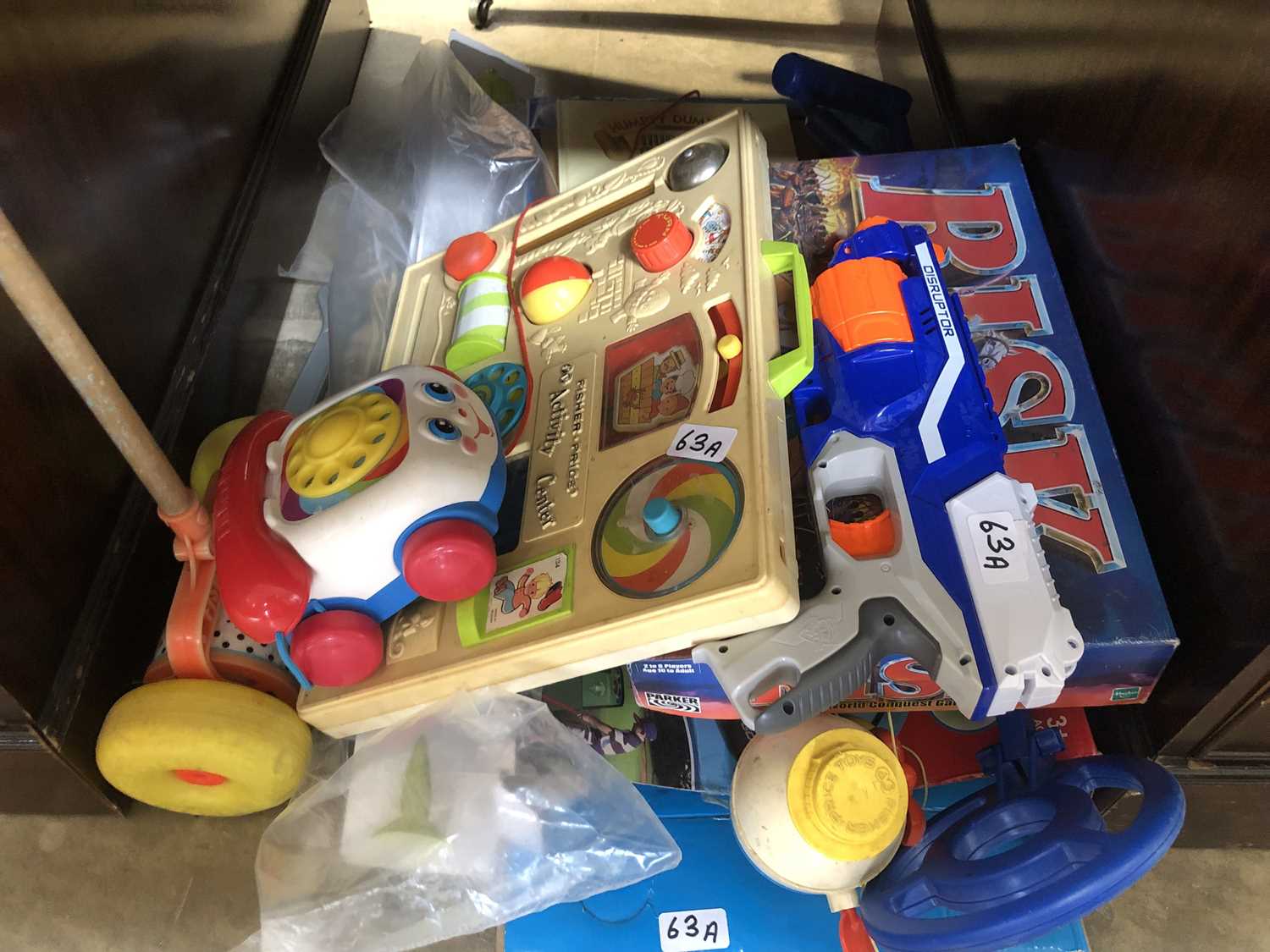 Lot 63 - Boxed children's indoor golf, a toy metal...