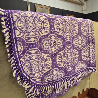 Lot 206 - A casa pooper style throw