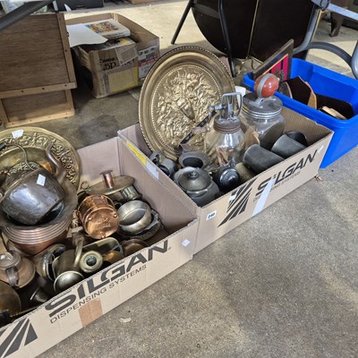 Lot 240 - Vintage kitchenwares, copper, brass, pewter...