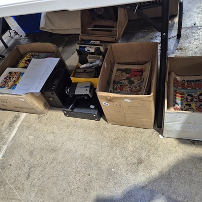 Lot 254 - A collection of vintage Dandy, Beano and other...