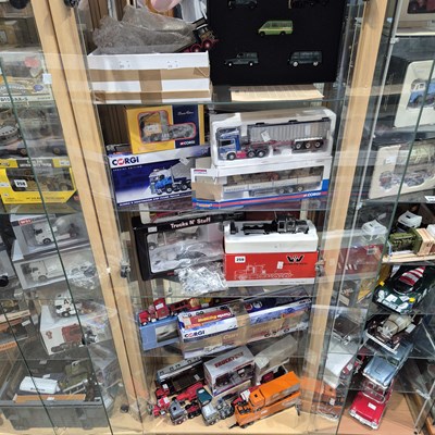 Lot 259 - A collection of Die-cast vehicles, many boxed,...