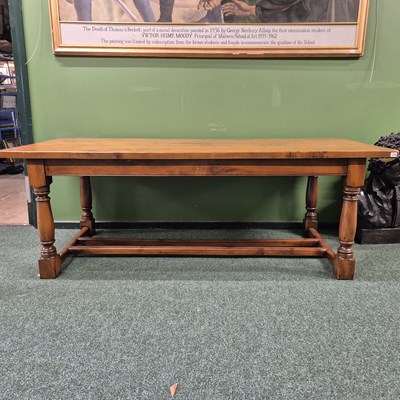 Lot 1329 - Stuart Linford- A bespoke quality Yew wood and...