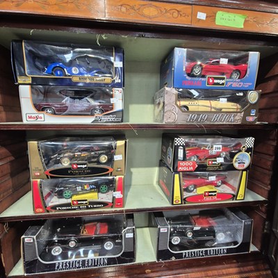 Lot 299 - A quantity of Maisto Burago and other diecast...