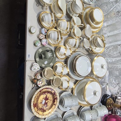 Lot 363 - An Aynsley gilt bordered dinner service, an...