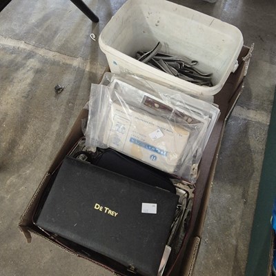Lot 364 - A quantity of vintage medical implements