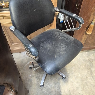 Lot 374 - A vintage mid-centry adjustable height chair