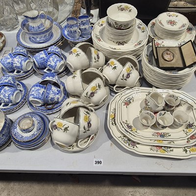 Lot 390 - A Spode part dinner and tea service, and a...
