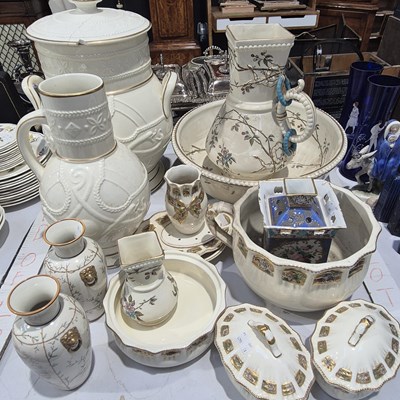 Lot 392 - Victorian aesthetic washjug sets, etc.