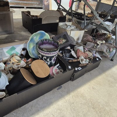 Lot 397 - A large collection of china and glass...