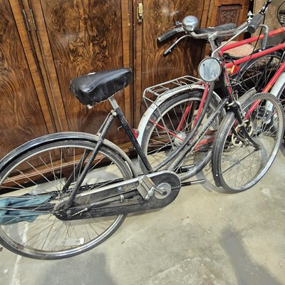 Lot 439 - A vintage Pashley princess ladies bicycle.