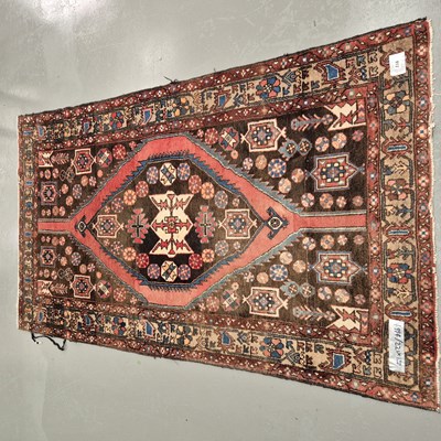 Lot 912 - A Persian Hamadan rug, 221 x 128cms