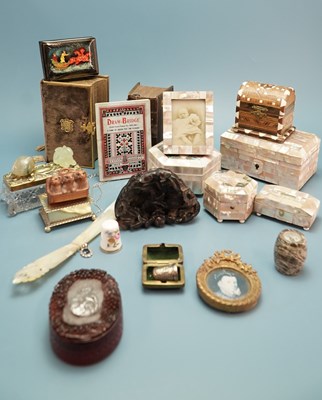 Lot 607 - A box of miscellaneous mother of pearl and...
