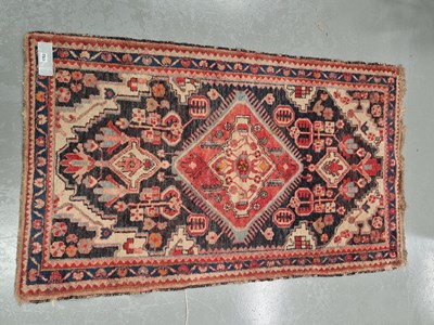 Lot 1753 - A Persian Hamadan rug, 163 x 96cms