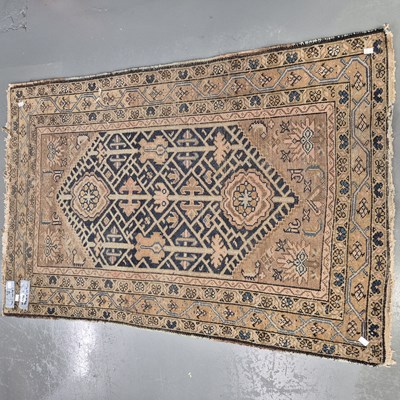 Lot 1756 - An antique Persian Hamadan rug, 149 x 99cms,...
