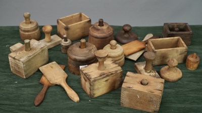 Lot 453 - A collection of antique American carved treen...