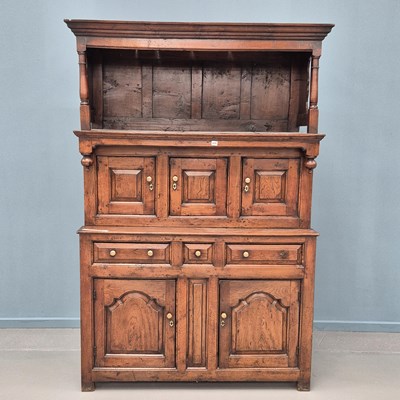 Lot 435 - An 18th Century Welsh oak tridarn, open top...