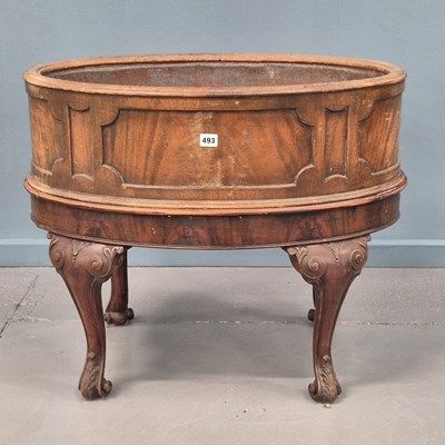 Lot 493 - An antique mahogany oval zinc lined Georgian...