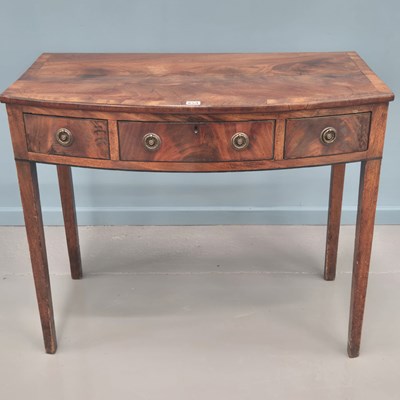Lot 659 - A late Georgian mahognay and cross banded bow...
