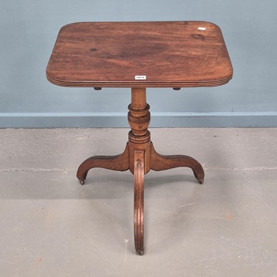 Lot 696 - A late Georgian mahogany tilt-top table with...