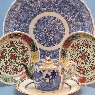 Lot 433 - Five pieces of antique Oriental porcelain. a...