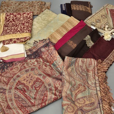 Lot 553 - A collection of Eastern and Eastern style...