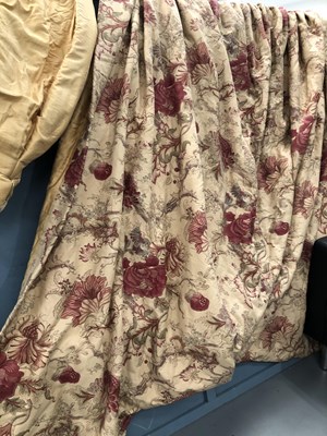 Lot 557 - A group of heavy lined and interlined curtains,...