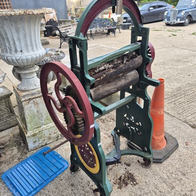 Lot 1116 - A Victorian cast iron Mangle.