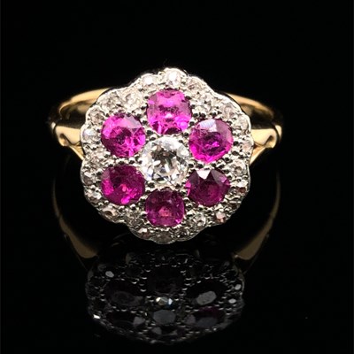 Lot 1236 - A vintage diamond and ruby daisy cluster ring....