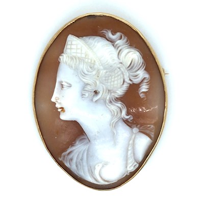 Lot 1236A - A vintage cameo brooch/pendant. Stamped 9ct,...