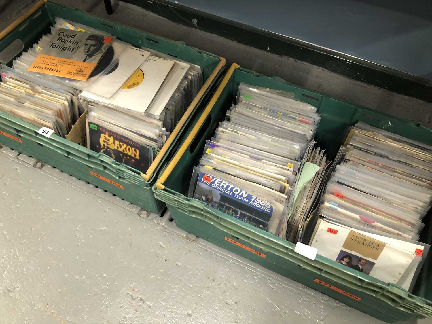 Lot 54 - Pop/Rock - 7" Singles; Approx 440 singles 60s...