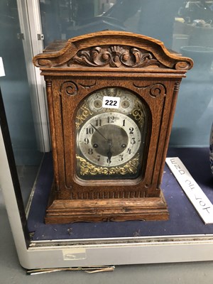 Lot 222 - An oak cased Junghans mantle clock chiming on...