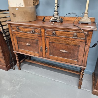Lot 767 - An oak sideboard.