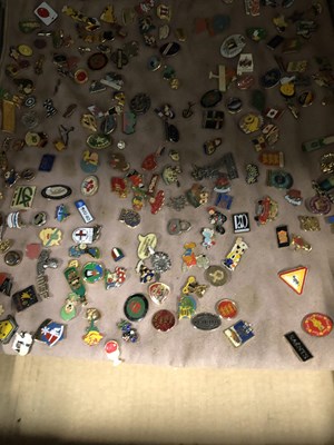 Lot 366 - Four banana trays of enamel badges
