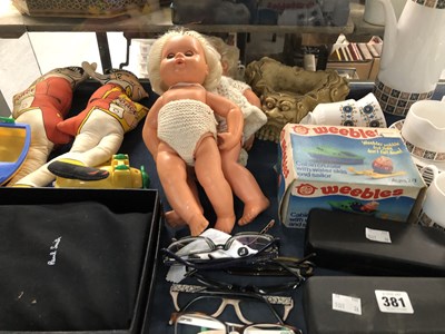 Lot 381 - A Paul Smith handbag, spectacles, dolls, a...