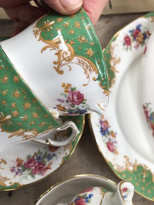 Lot 390 - A Paragon 'Buckingham' pattern tea and dinner...