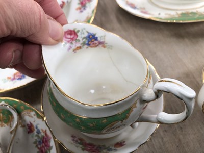 Lot 390 - A Paragon 'Buckingham' pattern tea and dinner...