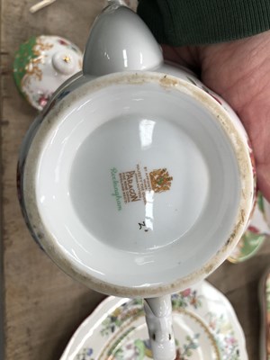 Lot 390 - A Paragon 'Buckingham' pattern tea and dinner...
