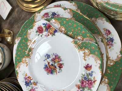 Lot 390 - A Paragon 'Buckingham' pattern tea and dinner...