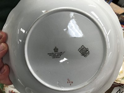 Lot 390 - A Paragon 'Buckingham' pattern tea and dinner...