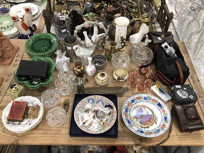 Lot 407 - Wedgwood cabbage green dessert plates, cine...