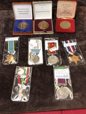 Lot 129 - A collection of medals and medallions to...