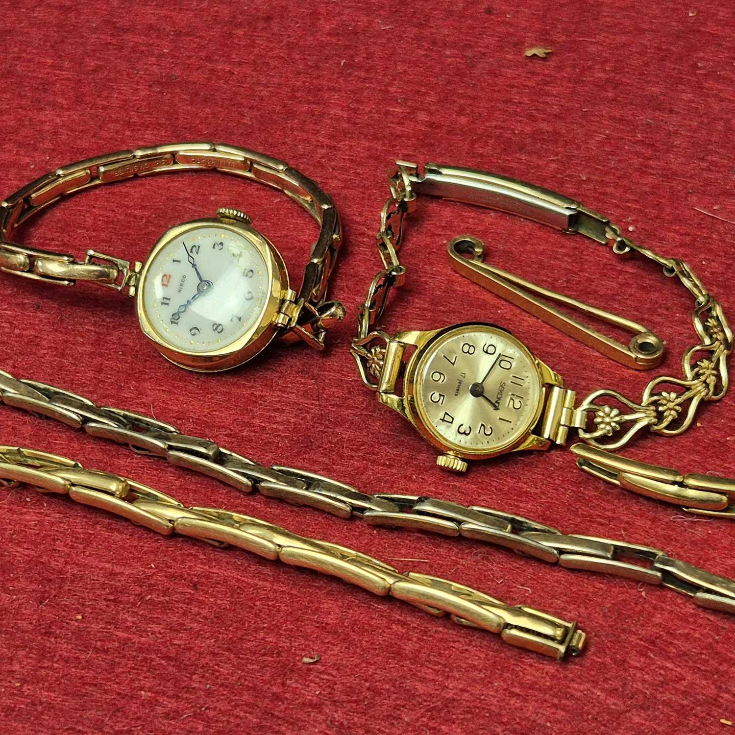 Lot 134 - A 9ct hallmarked gold Hirco watch on a 9ct on...