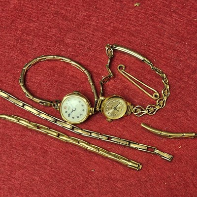 Lot 134 - A 9ct hallmarked gold Hirco watch on a 9ct on...