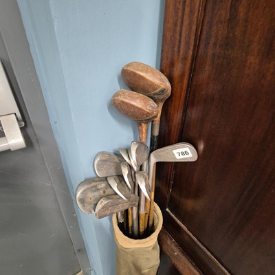 Lot 786 - A bag of vintage golf clubs