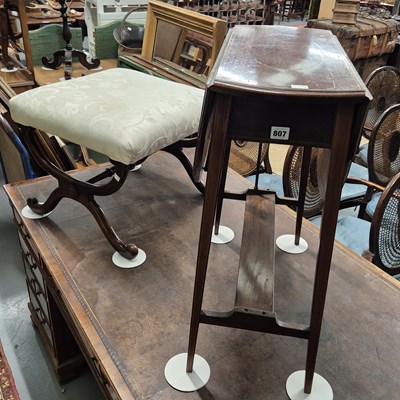 Lot 807 - An Edwardian drop leaf occasional table and a...