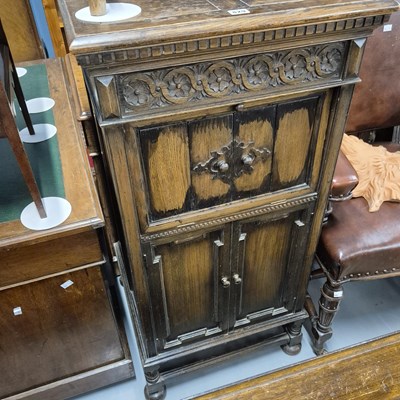 Lot 829 - An oak gramophone cabinet.