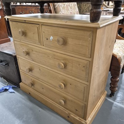 Lot 888 - A good quality modern pine chest of  five...