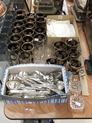 Lot 477 - A set of tumblers gilt with USA gold coins on...