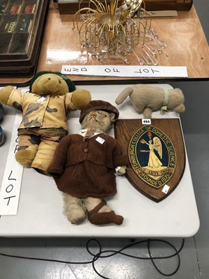Lot 494 - Three teddy bears together with  an oak shiled...