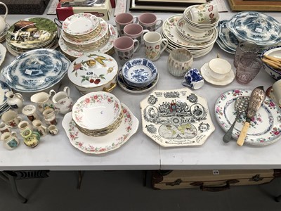 Lot 538 - Willow pattern, Colclough and other dinner...